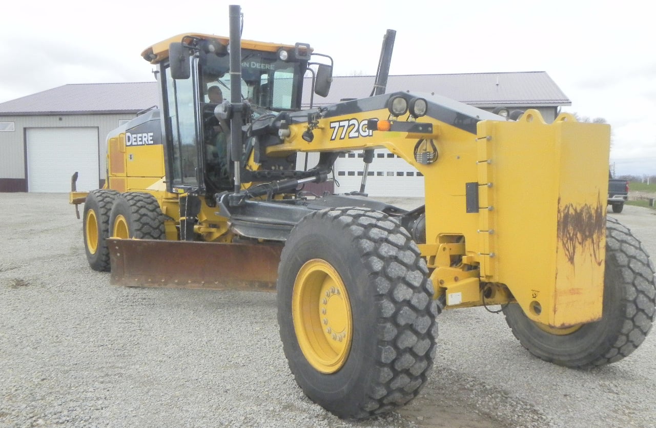 Hulls 151 Implement bulldozer